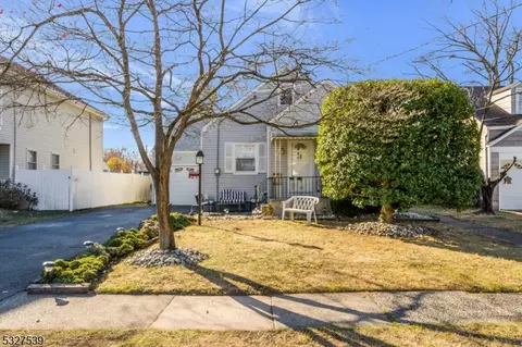 421 Fairview Ave, Middlesex, NJ 08846