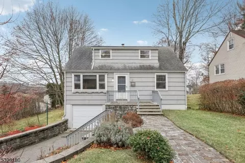 4 Westwood Dr S, West Orange, NJ 07052