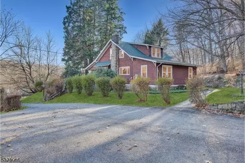 6 Hartmans Corner Rd, Washington, NJ 07882