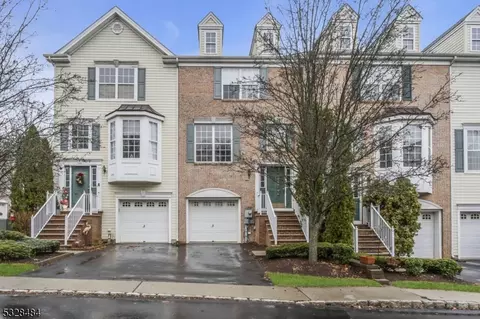 3 Dogwood Ln, Phillipsburg, NJ 08865