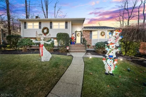 16 Squire Hill Rd, Caldwell, NJ 07006