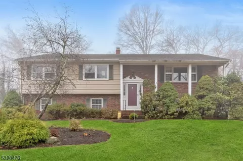 65 Brookside Ter, North Haledon, NJ 07508