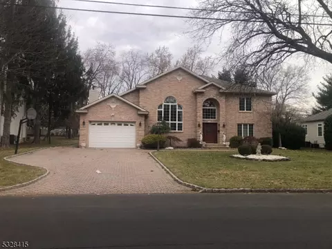 78 Hillcrest Dr, Clark, NJ 07066