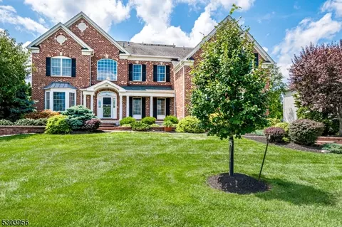 14 Rowland Dr, Hillsborough, NJ 08844