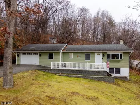 14 Woodland Rd, Wantage, NJ 07461
