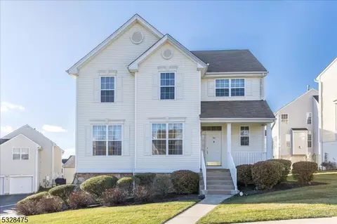 96 Winding Hill Dr, Hackettstown, NJ 07840