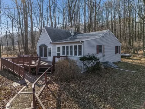 81 Sidney School Rd, Franklin Twp, NJ 08801
