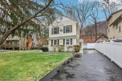 17 Tourne Rd, Boonton, NJ 07005