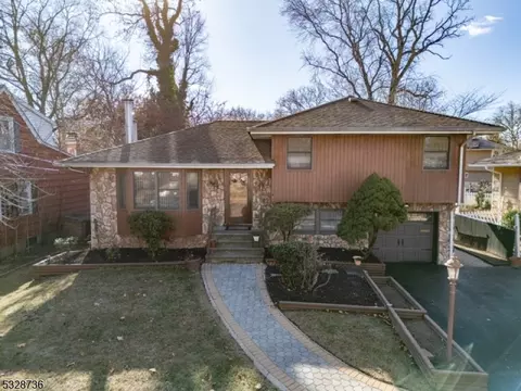 676 W Hazelwood Ave, Rahway, NJ 07065