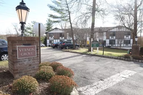 8 Vernon Ln # I, Chatham Twp, NJ 07928