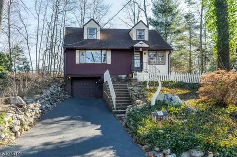 41 Lakeside Trl, Kinnelon, NJ 07405