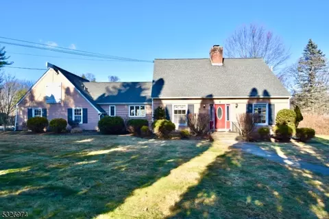 2 Heritage Dr, Sparta, NJ 07871