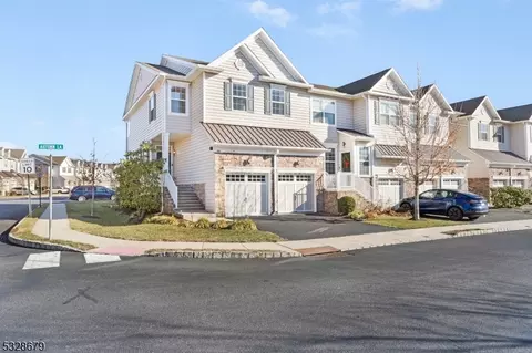 102 Autumn Ln, Skillman, NJ 08558