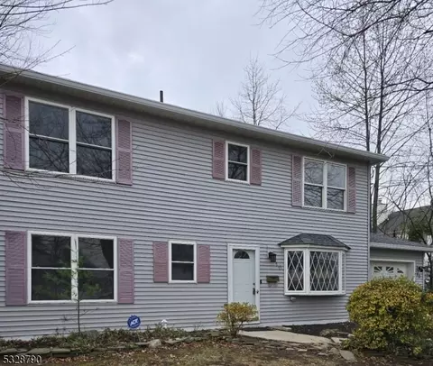 10 New Dover Rd, Woodbridge Twp, NJ 08830