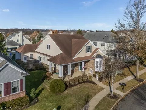 46 Falcon Way, Washington, NJ 07882