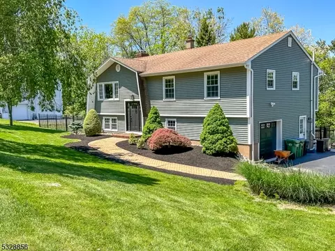 12 Farview Dr, Hackettstown, NJ 07840