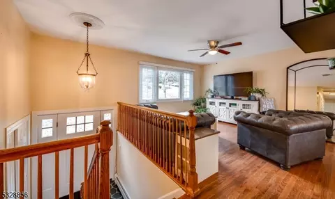 12 Farview Dr, Hackettstown, NJ 07840 photo 3