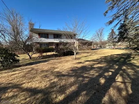 73 Colonial Rd, Wayne, NJ 07470 photo 3