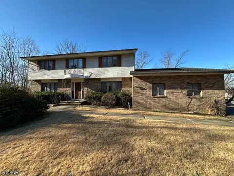 73 Colonial Rd, Wayne, NJ 07470