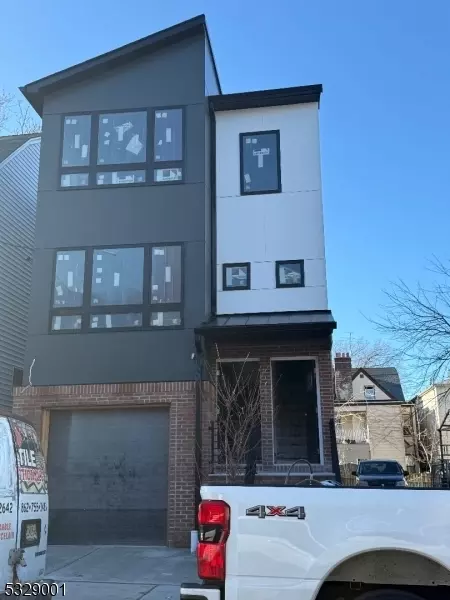 39 S 9th St, Newark, NJ 07107