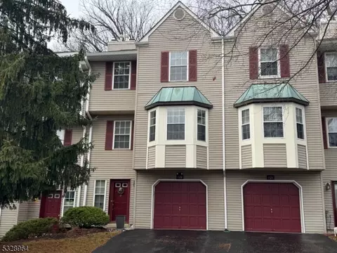 122 Pinehurst Dr, Washington, NJ 07882