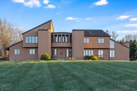 32 Lambert Dr, Sparta, NJ 07871