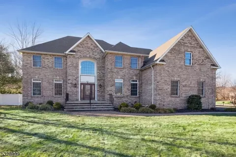 61 Barbara Dr, Randolph, NJ 07869
