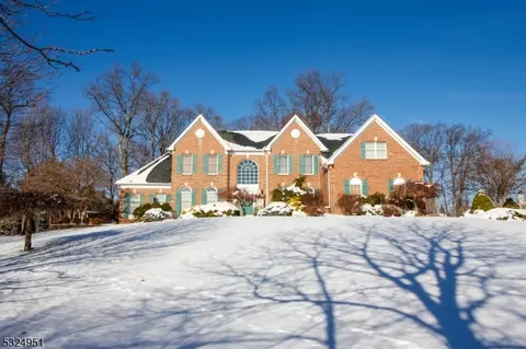 44 Wellington Dr, Washington Twp, NJ 07853