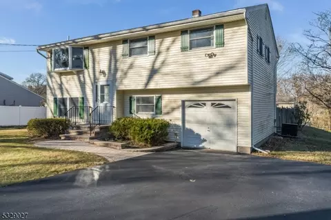 15 Messig Rd, Clinton, NJ 08809