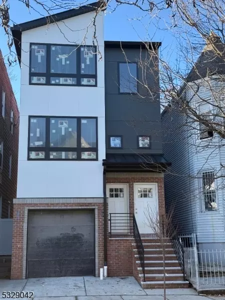107 S 8th St, Newark, NJ 07107