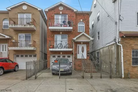 33 Fleming Ave, Newark, NJ 07105
