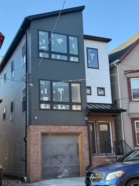 105 S 9th St, Newark, NJ 07107