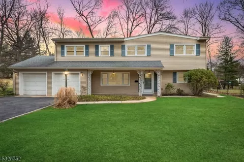 4 Holly Glen Ln N, Berkeley Heights, NJ 07922