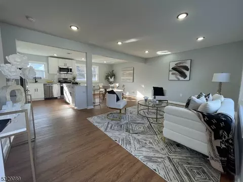 8 E Walnut St, Teaneck, NJ 07666