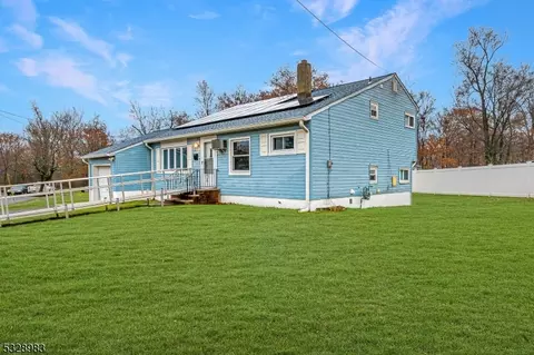 30 Holly St, Franklin Twp, NJ 08873