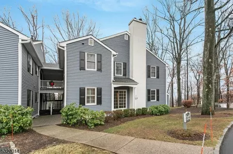 40 Countryside Dr, Basking Ridge, NJ 07920