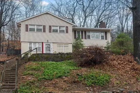 343 Springbrook Trl, Sparta, NJ 07871