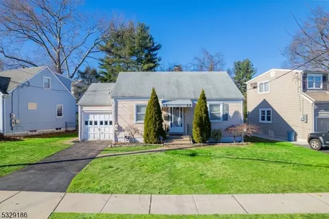 40 Surrey Ln, Clifton, NJ 07012