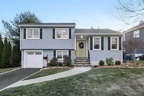 18 Elmbrook Pl, Bloomfield, NJ 07003