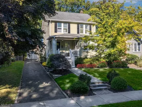45 Hedges Ave, Chatham, NJ 07928