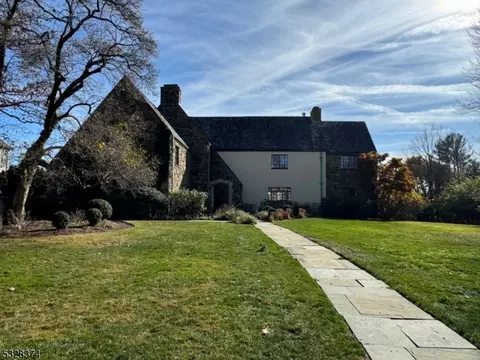 45 Prospect Hill Ave, Summit, NJ 07901