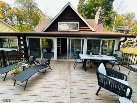 606 Otterhole Rd, West Milford, NJ 07480