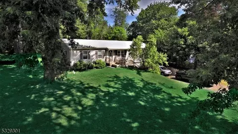 8 Maple Dr, Warwick, NY 10990