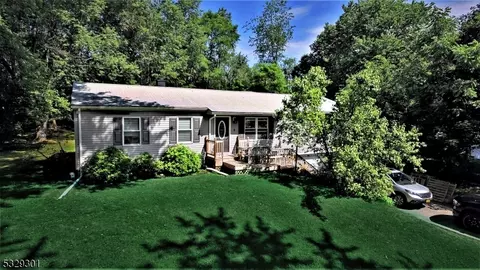 8 Maple Dr, Warwick, NY 10990 photo 2