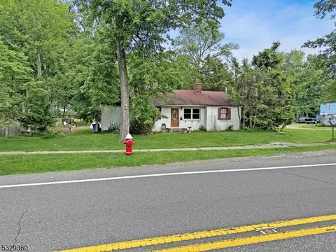 48 Greenbrook Rd, Green Brook, NJ 08812
