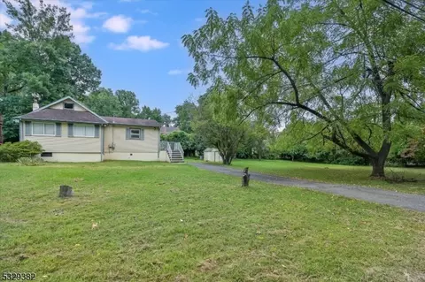 12 Fern River Rd, Wayne, NJ 07470