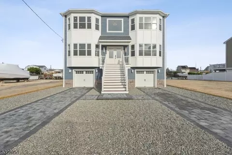 47 Rosalyn Dr, Stafford Township, NJ 08050