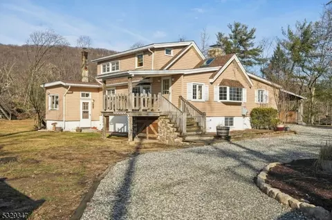 30 Quigley Rd, West Milford Twp, NJ 07421