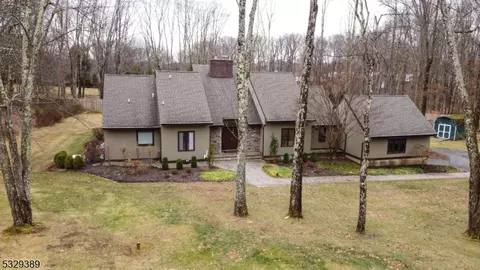 7 Wedgewood Ln, Mendham, NJ 07945