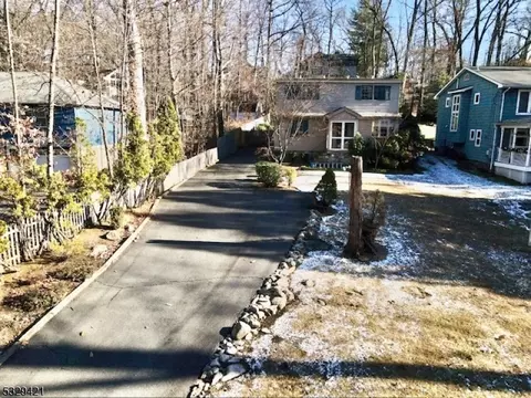 62 E Glen Rd, Denville, NJ 07834